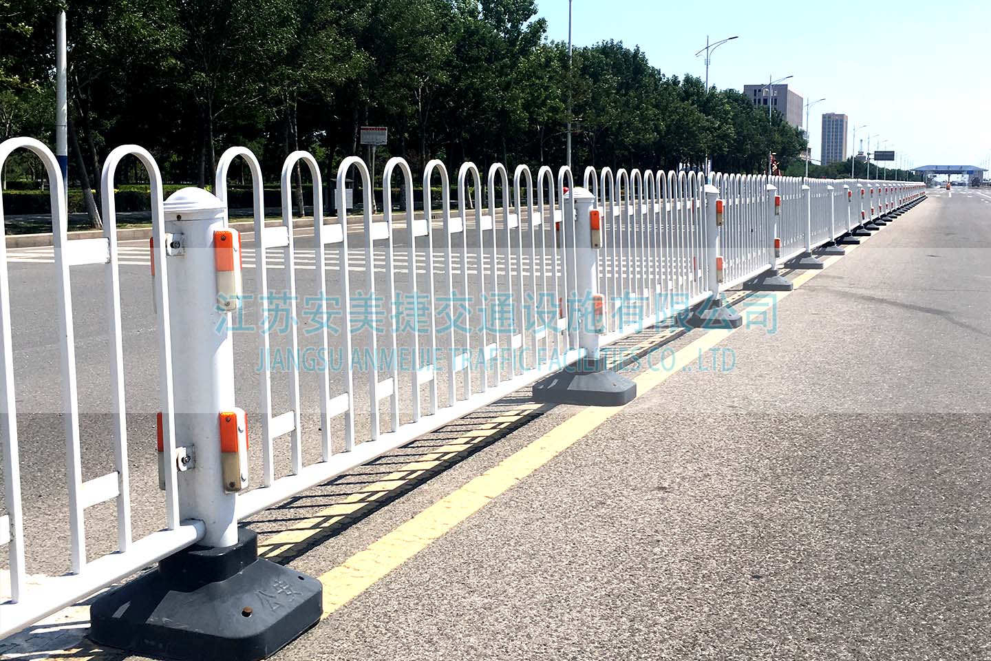 東營市10000米道路護(hù)欄工程