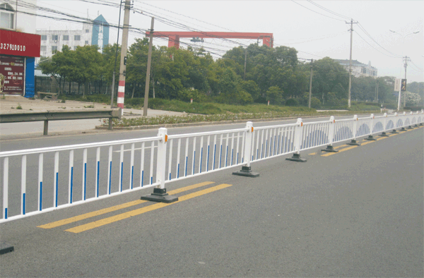 我司2018年松滋市樂鄉(xiāng)大道及玉嶺北路中央隔離護欄及配套設施項目中中標！