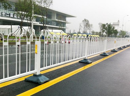 道路隔離護欄的四個保養方法