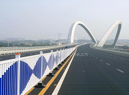 道路隔離護欄的優點