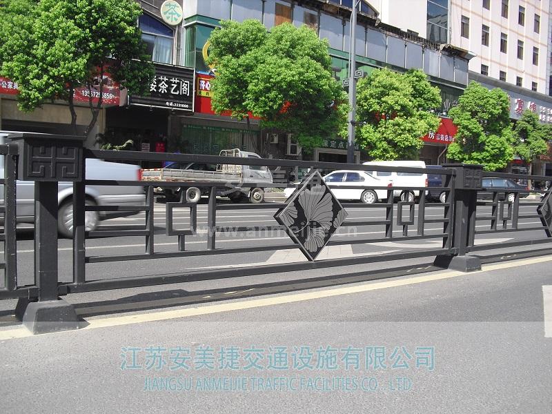 道路護(hù)欄被廣泛使用的原因