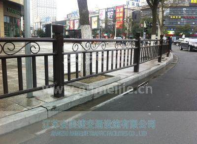 公路邊緣隔離護欄