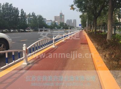馬路邊緣隔離欄桿