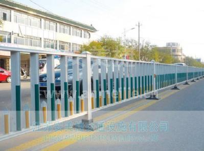 防跨型中央隔離護欄