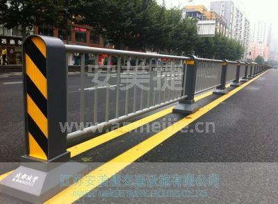 圓管中央隔離護欄