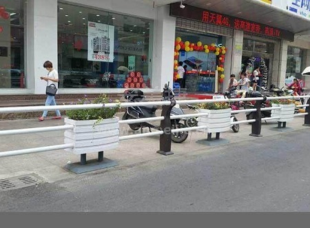 花箱隔離欄桿